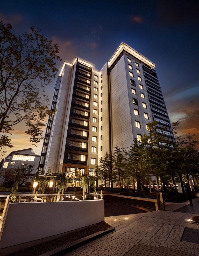Firefly modern cephe tasarımı beyaz ve koyu kahve renk aydınlatma 13284